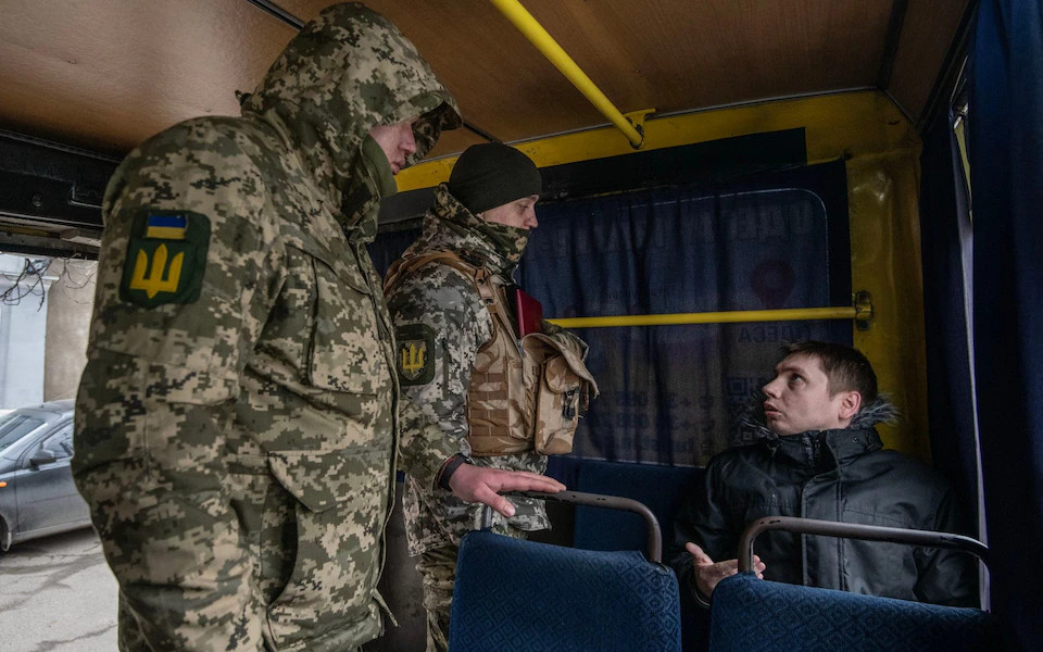 Ukrajnában életbe lépett a mozgósítási törvény