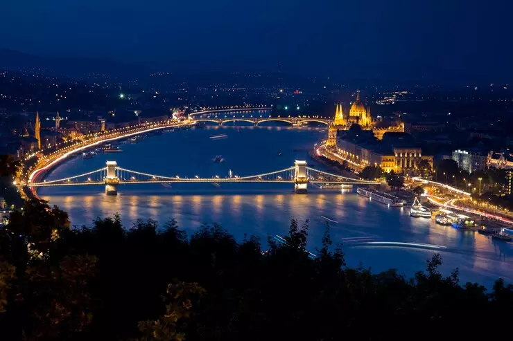 FKF: két újabb fővárosi Duna-híd tisztul meg a hétvégén