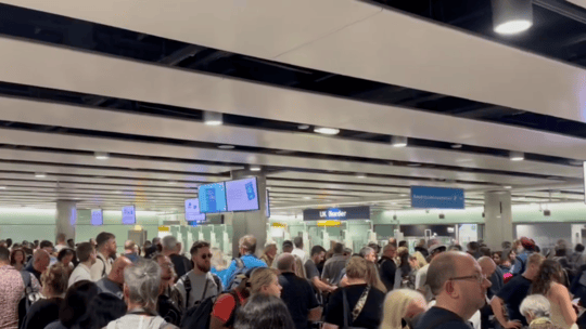 Az Egyesült Királyság repülőtereit megbénította az országos rendszerleállás