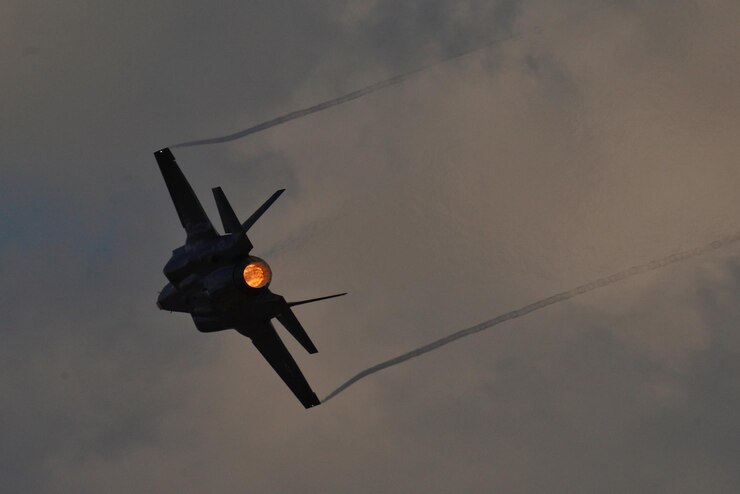 Két F-35-ös vadászgép kényszerleszállást hajtott végre Japánban