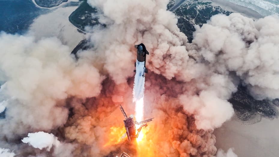 Sikeres tesztrepülést hajtott végre a Starship űrrakéta, amelyet Mars-utazásra tervez a SpaceX