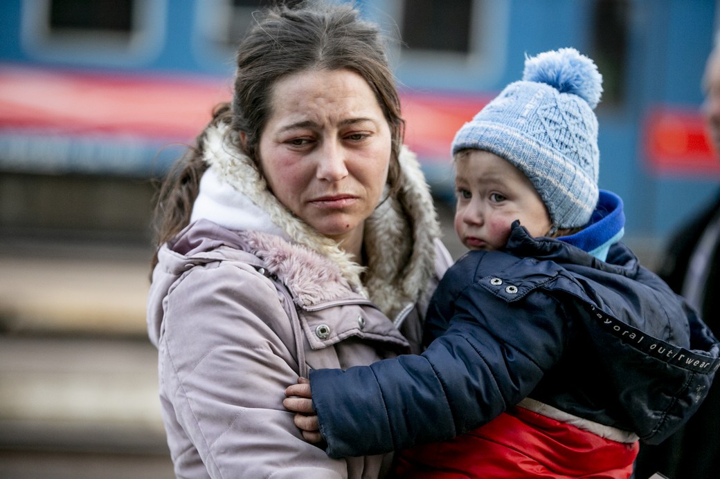 Egyre nagyobb számban menekülnek az ukránok: tegnap több mint 15 ezren jöttek Magyarországra