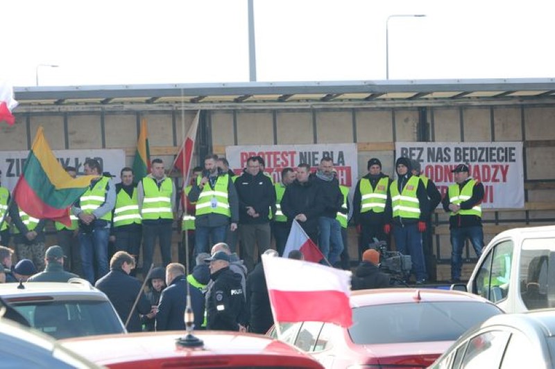 Lengyel farmerek tiltakozásba kezdenek a litván határnál
