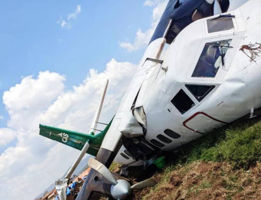 Egy utasszállító repülőgép lesodródott a kifutópályáról és lezuhant - VIDEÓ