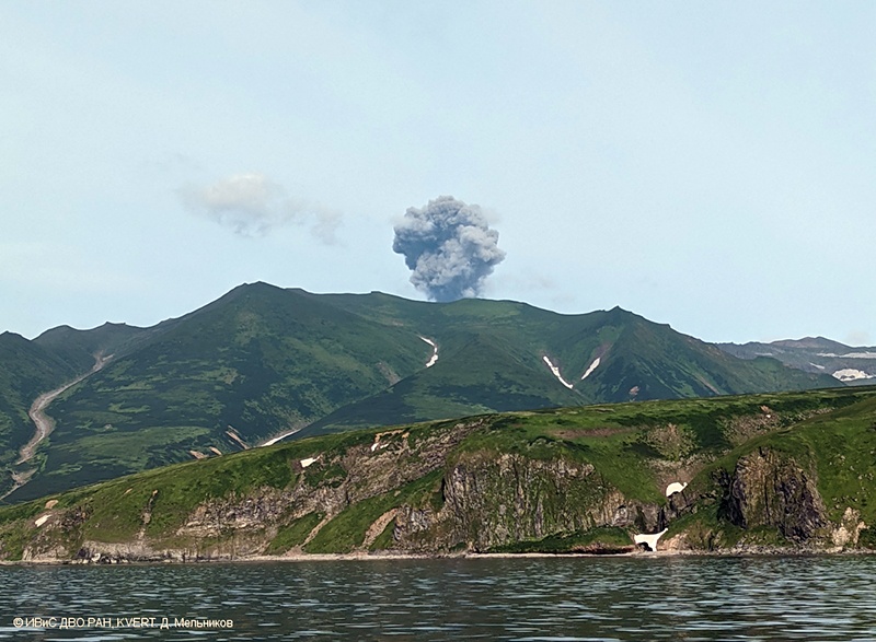 Az Ebeko Kuril vulkán 2 km magasságba lőtt hamufelhőt - VIDEÓ
