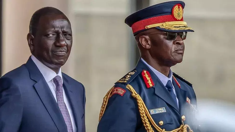 Helikopter-balesetben meghalt a kenyai vezérkari főnök