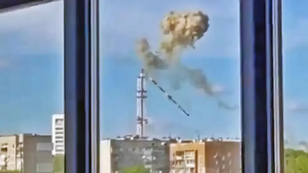 Az orosz hadsereg elpusztított egy hatalmas TV-tornyot Ukrajnában - VIDEÓ