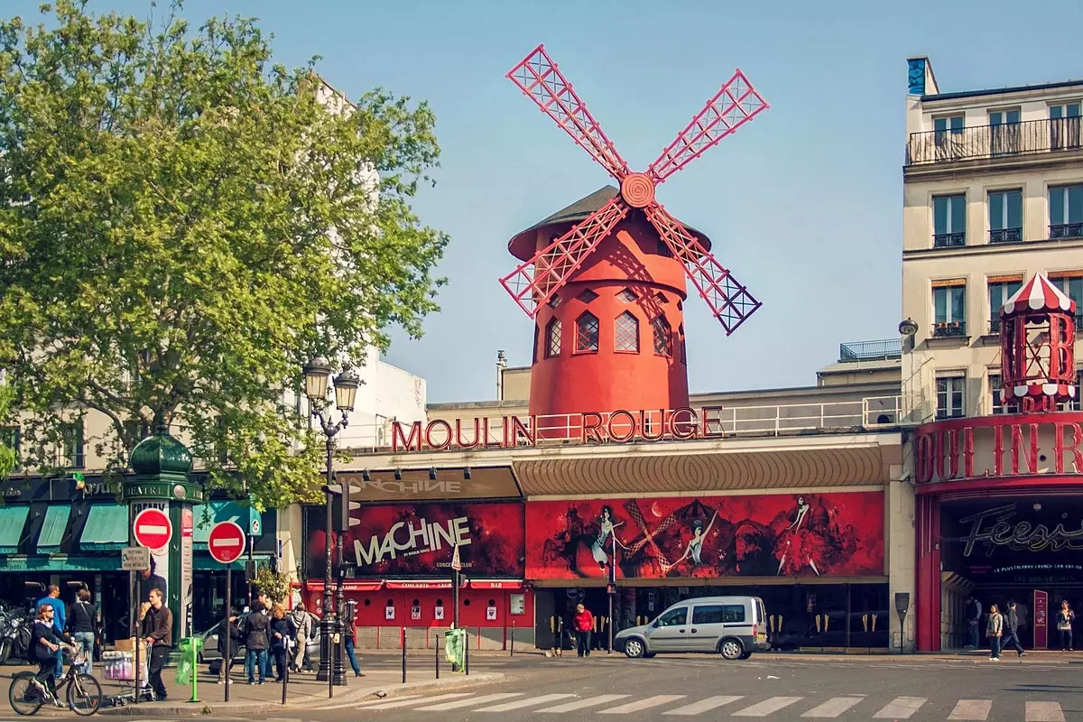 Megsérült az ikonikus Moulin Rouge kabaré Párizsban