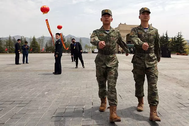 Az EU azzal gyanúsítotja Kínát, hogy át akarja szerkeszteni a kínai katonák genomját
