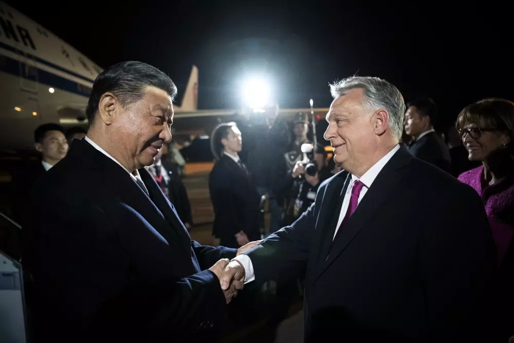 Megérkezett a Kínai elnök Budapestre