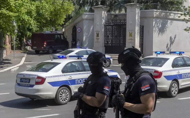 Letartóztatások, törvénymódosítási tervek és biztonsági intézkedések a belgrádi számszeríjas támadás után