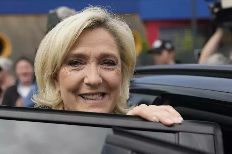 Marine Le Pen nyerte az első kört Franciaországban, Macron összeborul a baloldallal