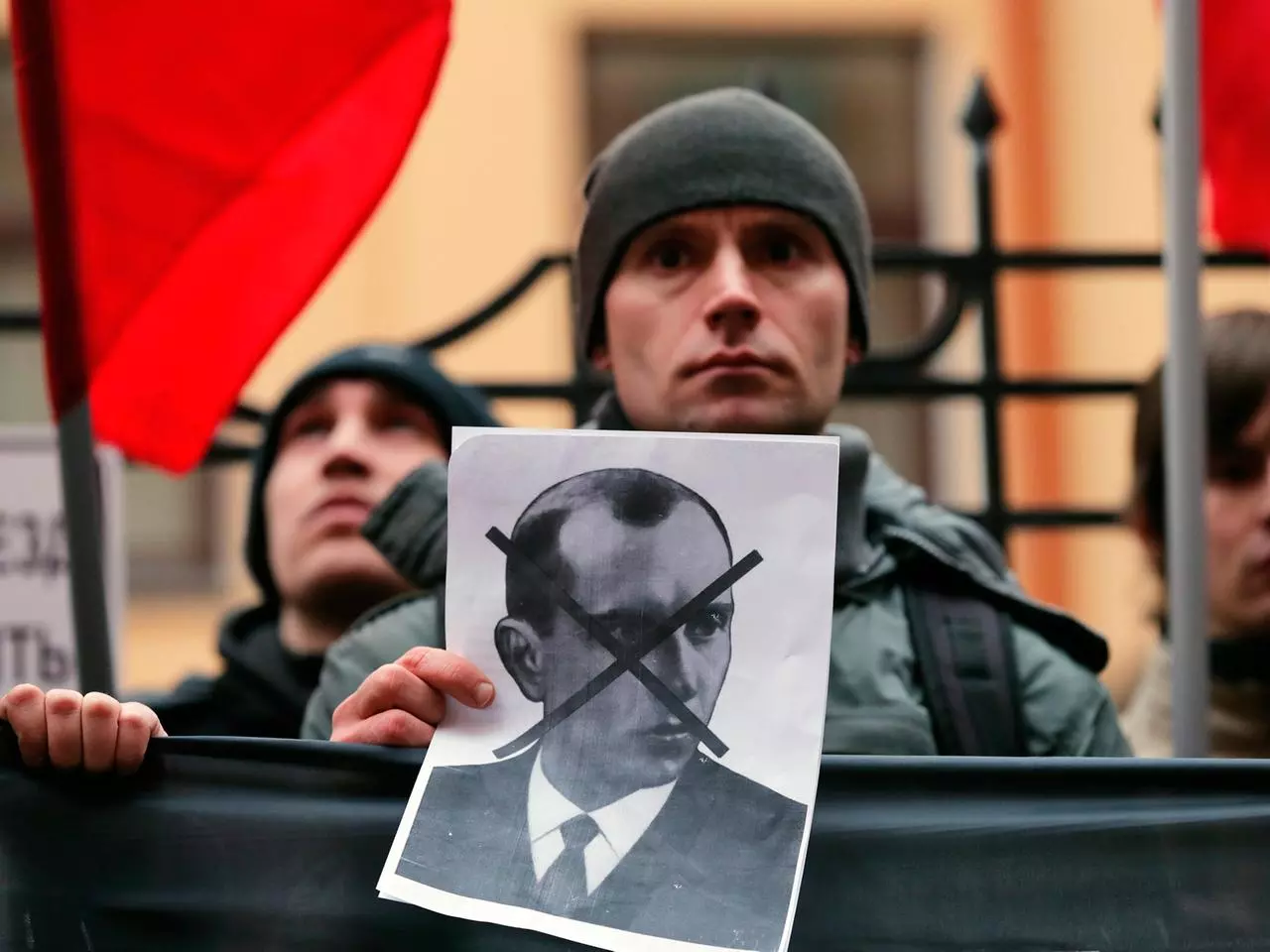 Kijev újabb szintre emeli a nácik magasztalását: emléknapot kapnak a tömeggyilkosok