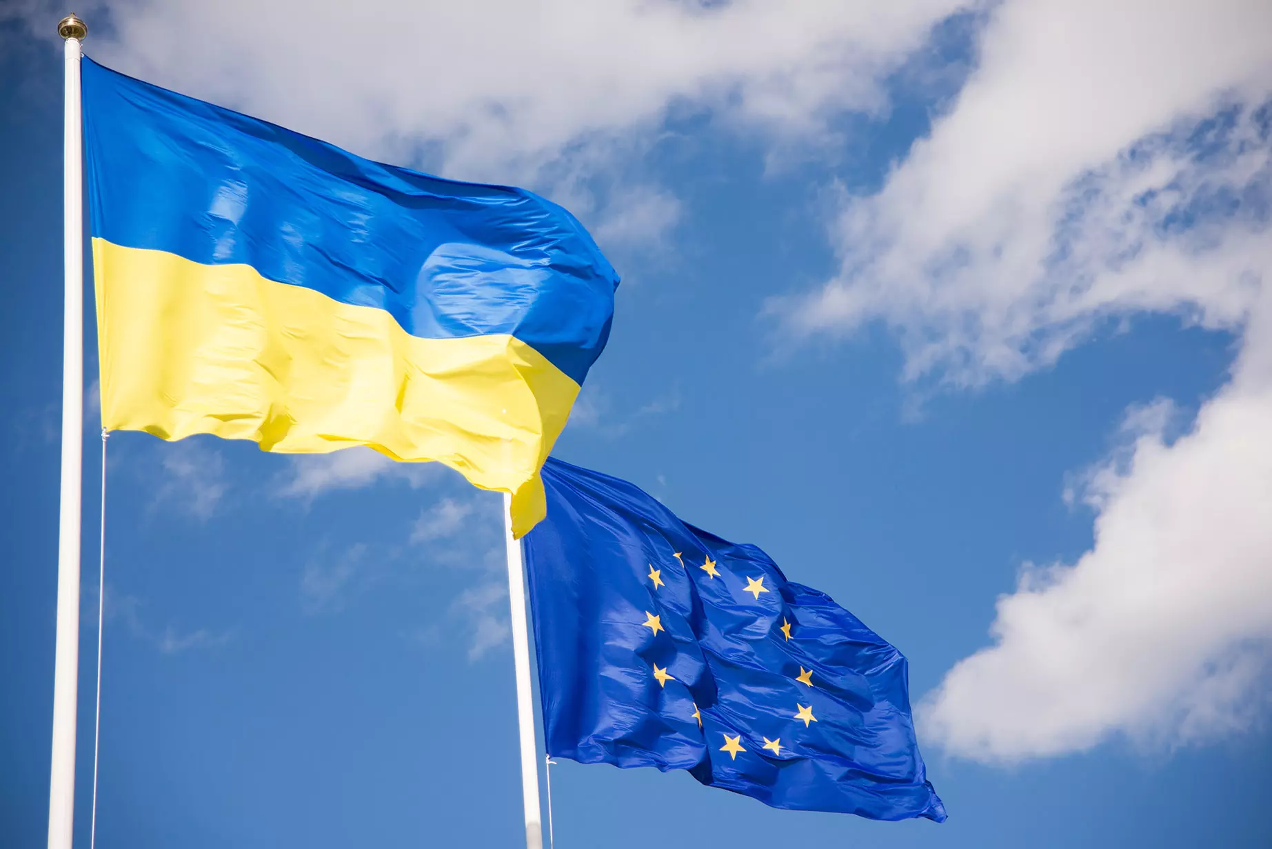 Tovább az eszkaláció útján: az EU biztonsági kötelezettségvállalási megállapodást írt alá Ukrajnával
